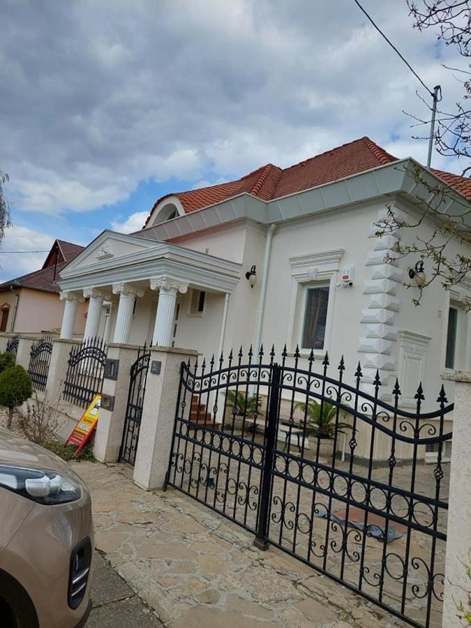 Gombos Apartman Apartamento Hajdúszoboszló Exterior foto