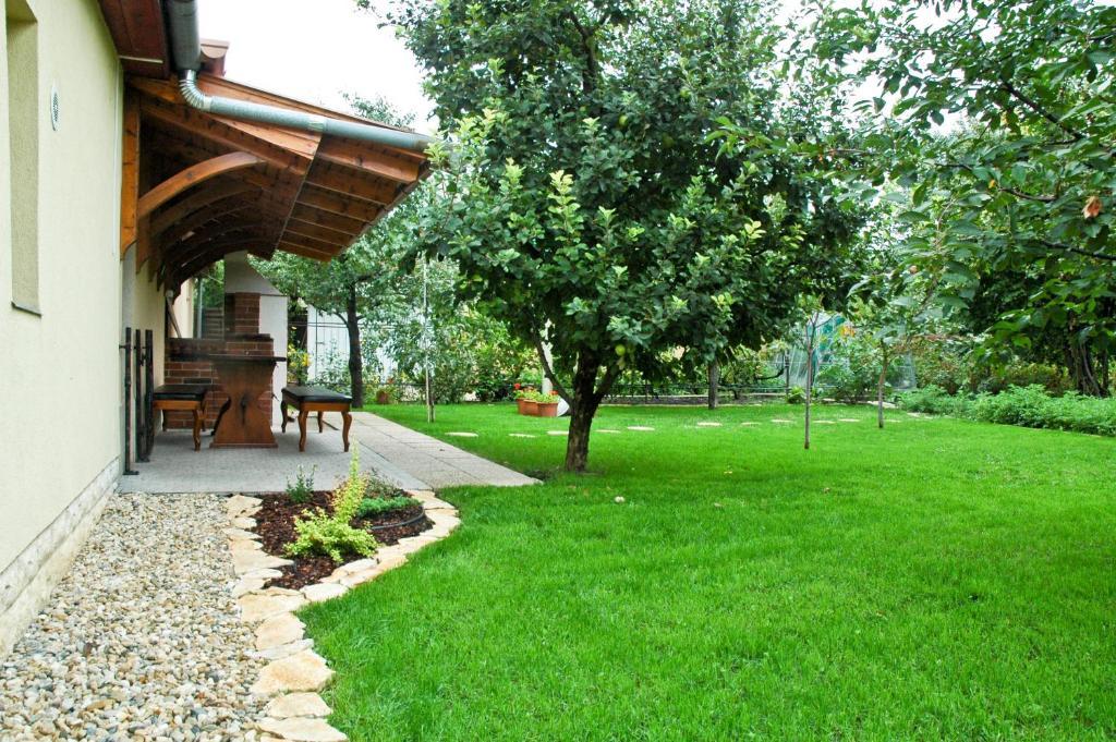 Gombos Apartman Apartamento Hajdúszoboszló Exterior foto