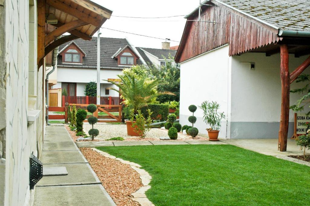 Gombos Apartman Apartamento Hajdúszoboszló Exterior foto