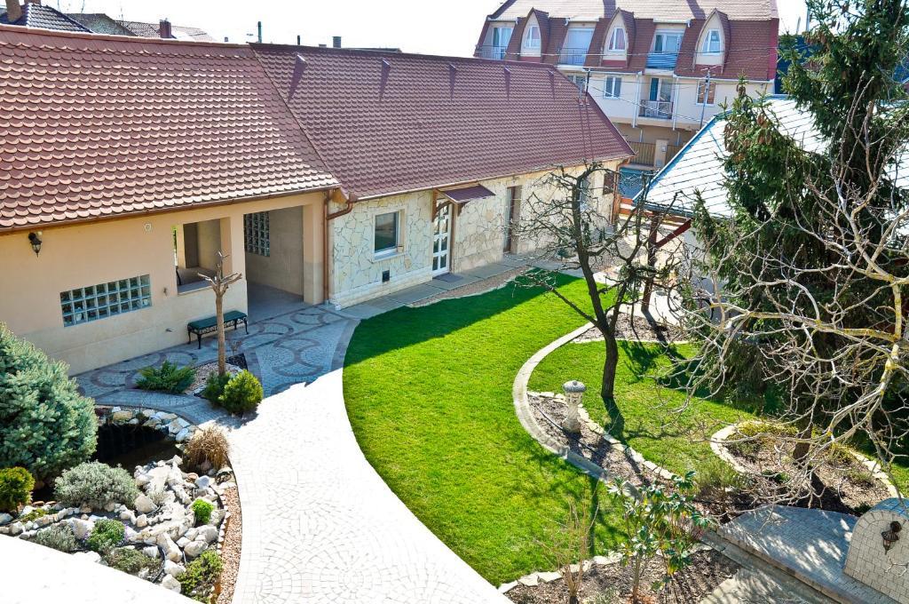 Gombos Apartman Apartamento Hajdúszoboszló Exterior foto